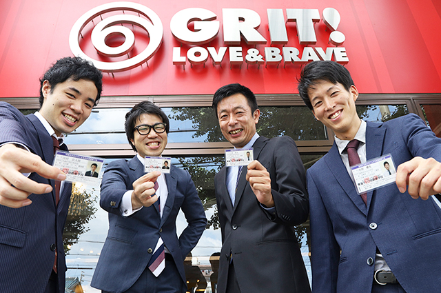LED価格看板「ゲキテキ」~クレーン玉掛けライセンスを持っている集合写真画像